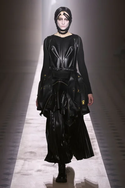 Look 10